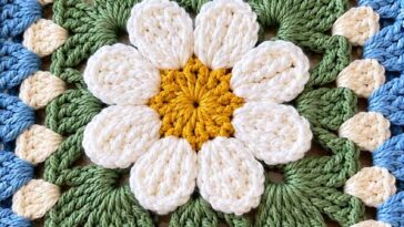 Vintage Raised Daisy Floral Granny Square