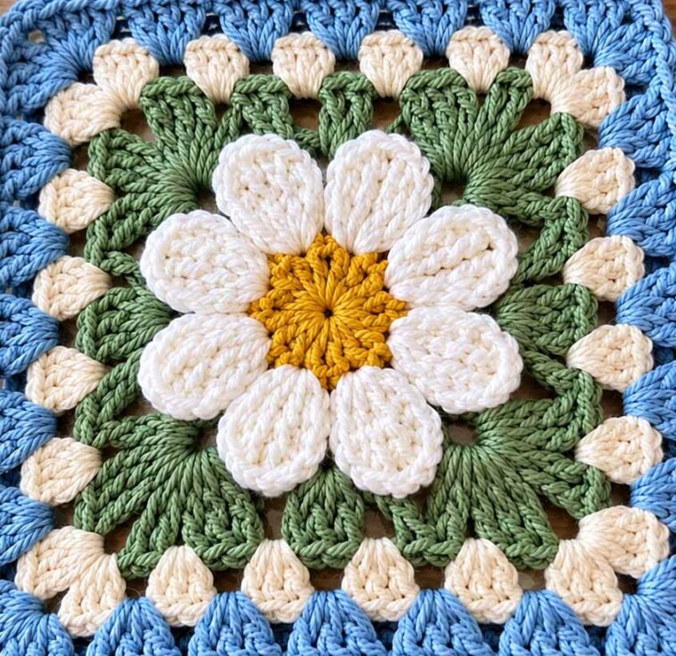 Vintage Raised Daisy Floral Granny Square