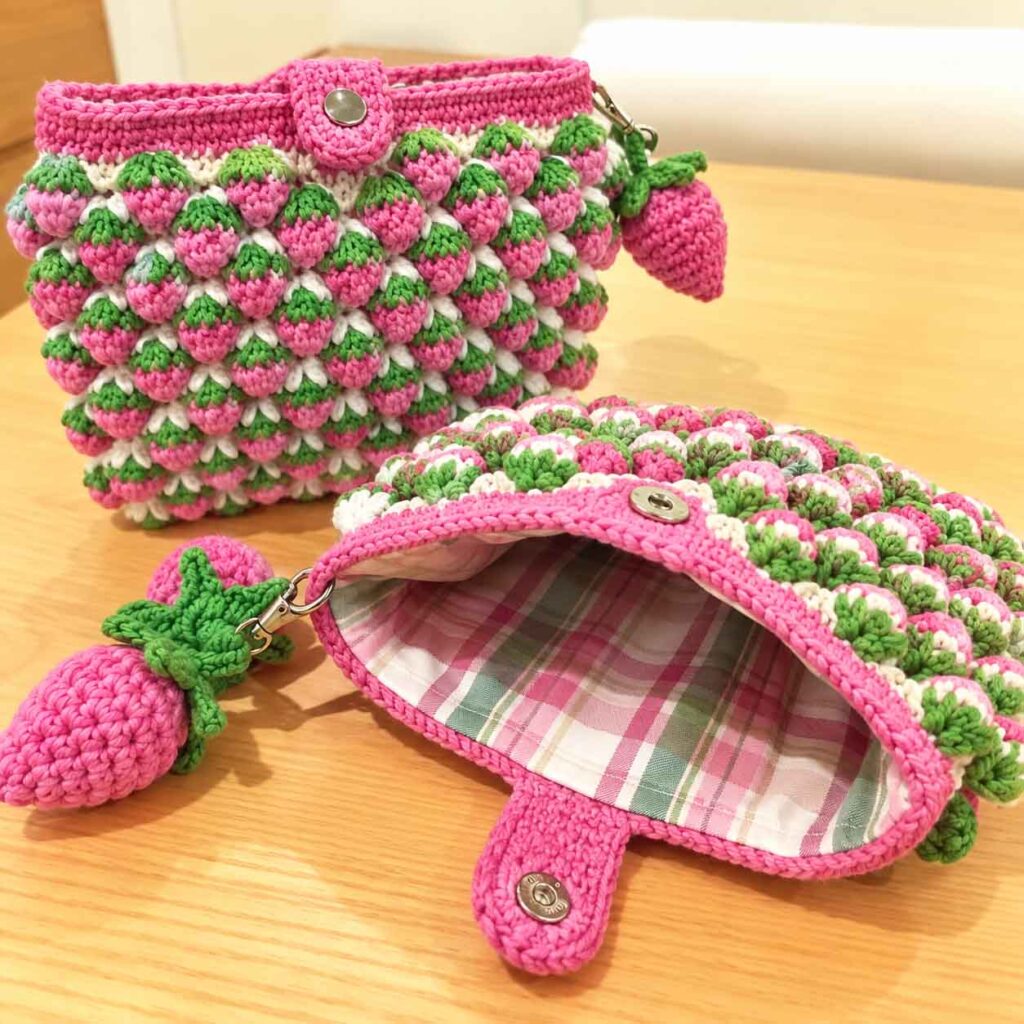 makeup bag using Strawberry Stitch