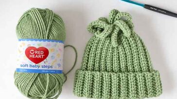 Free Christmas crochet hat pattern
