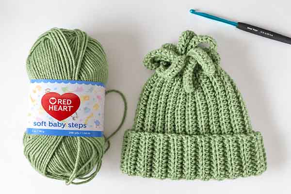 Free Christmas crochet hat pattern