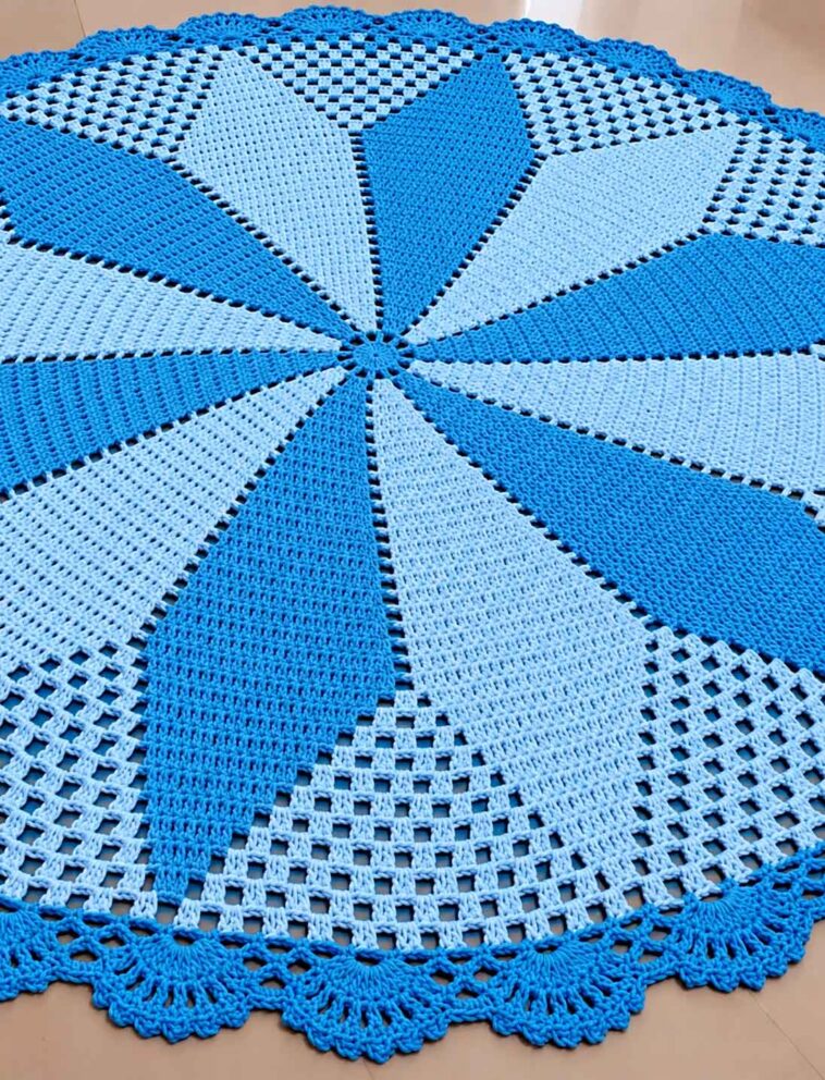 Round Crochet Rug with Shell Border